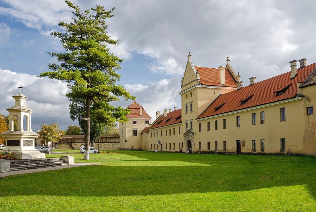 Замок Жолкевських, Жовква, Вічева пл., 2